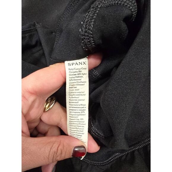 SPANX shape Get Moving 17" Skort Black Size Large - Picture 3 of 11